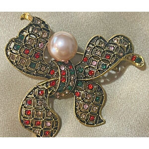 NWOT Gold Tone White Faux Pearl Rhinestone Flower Brooch Pin Costume Jewelry